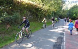 La Vía verde Burdinmendi combina el ocio familiar saludable con la historia y la naturaleza.
