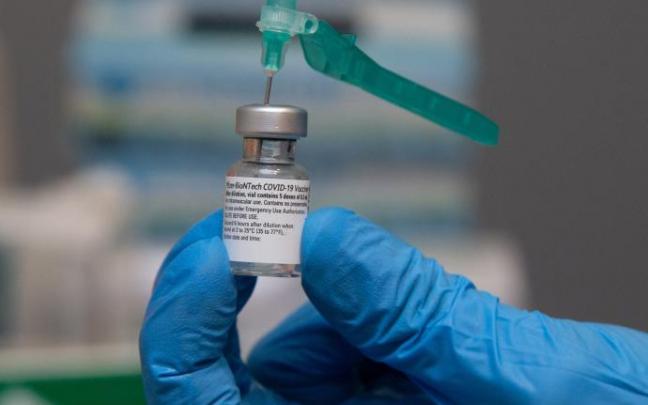 Vial de la vacuna de Pfizer contra el coronavirus. Vial de la vacuna de Pfizer contra el coronavirus.