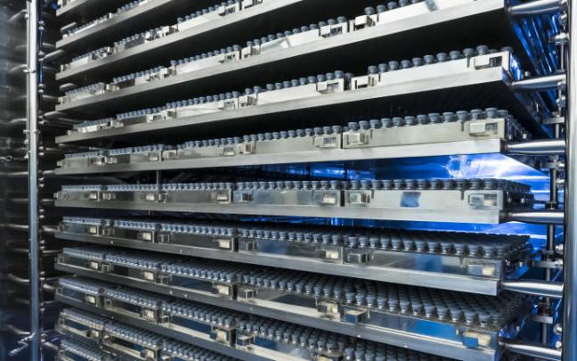 Viales de vacunas en las instalaciones de la compañía Hipra. Viales de vacunas en las instalaciones de la compañía Hipra.