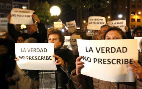 Una concentración "contra la impunidad" tras presuntos abusos sexuales. Una concentración "contra la impunidad" tras presuntos abusos sexuales.
