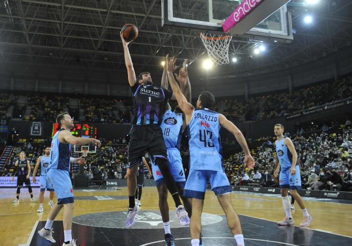 Jeff Withey firmó su mejor partido desde que milita en el Bilbao Basket y fue decisivo en defensa.