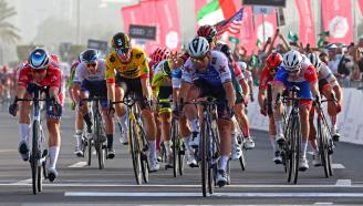 Cavendish derrota a Philipsen en la segunda etapa del UAE Tour que comanda el belga.