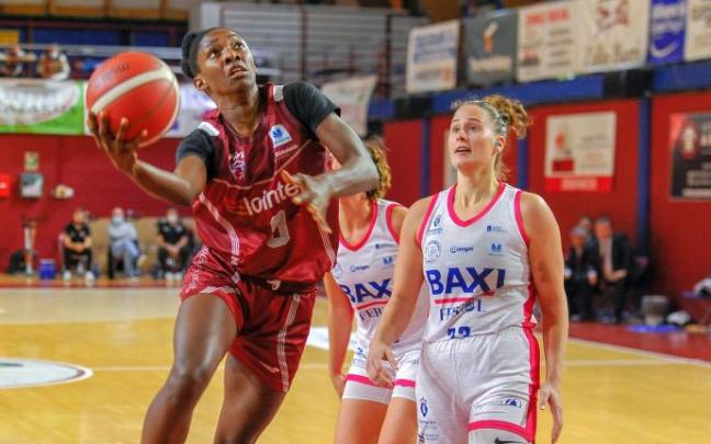 Lashann Higgs debutó y anotó sus primeros puntos con el Lointek Gernika. Lashann Higgs debutó y anotó sus primeros puntos con el Lointek Gernika.