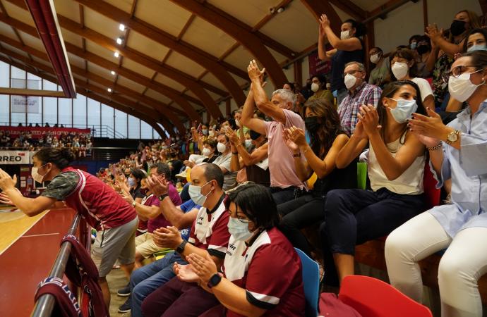 El público disfrutó en Maloste del estreno liguero del Lointek Gernika.