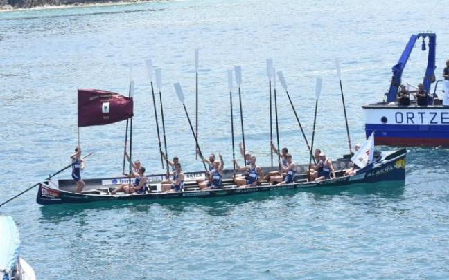 Los integrantes de la 'Bou Bizkaia' celebran la victoria en el Campeonato de Bizkaia. Los integrantes de la 'Bou Bizkaia' celebran la victoria en el Campeonato de Bizkaia.