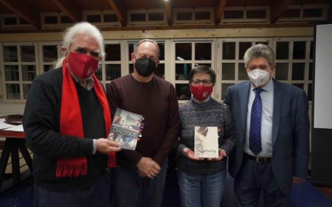 Marino Montero, el psiquiatra poeta Florencio Moneo, María José Domínguez y José Ramón López, 'Misere Josephe', presidente de la Asociación Artística Vizcaina.