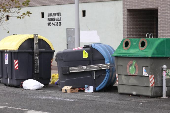 Un contenedor caído por el viento en Vitoria