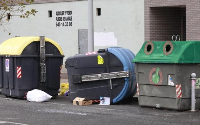 Un contenedor caído por el viento en Vitoria