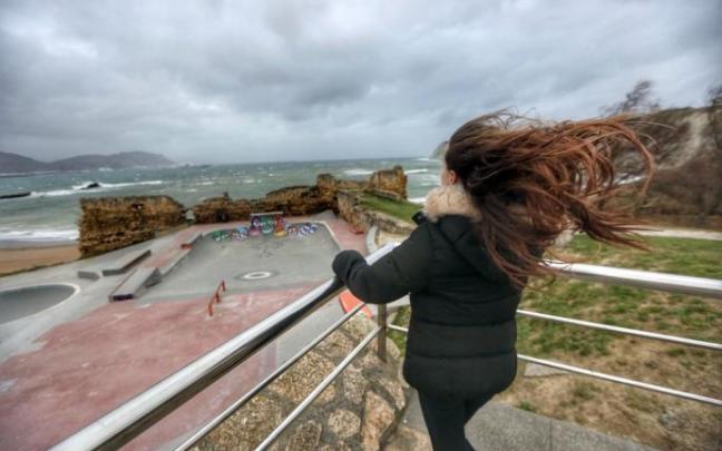 El lunes desde primera hora de la madrugada hasta el mediodía se activarán dos avisos por viento