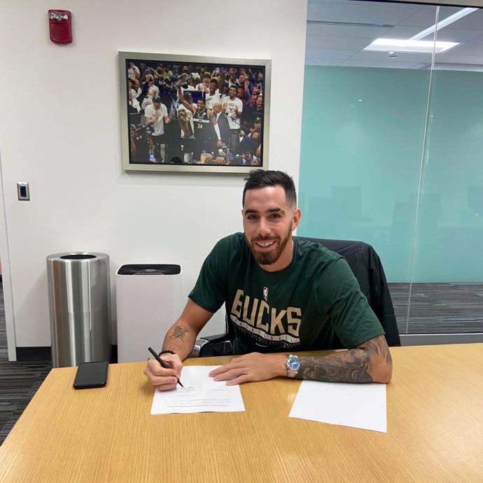 Luca Vildoza firma su contrato hasta 2023 con los Milwaukee Bucks