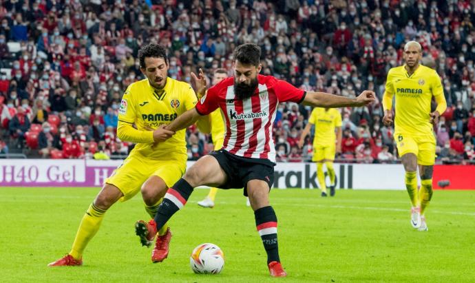 Asier Villalibre durante el partido de ayer.