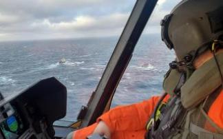 Continúan las labores de búsqueda de los marineros desaparecidos. Continúan las labores de búsqueda de los marineros desaparecidos.