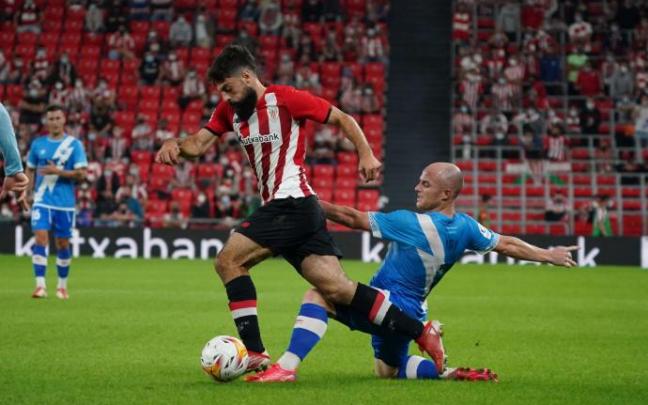 Asier Villalibre durante el encuentro ante el Rayo. Asier Villalibre durante el encuentro ante el Rayo.