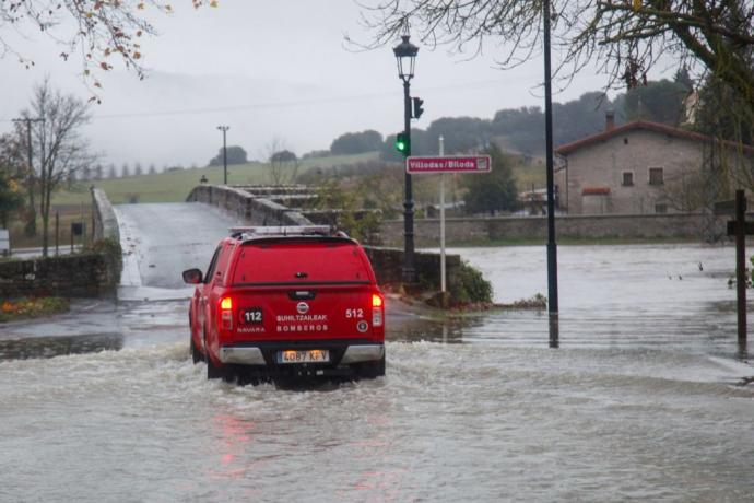 Desbordamiento de agua en Víllodas.