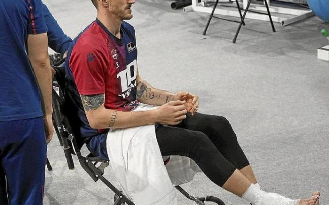 En vilo por un tobillo