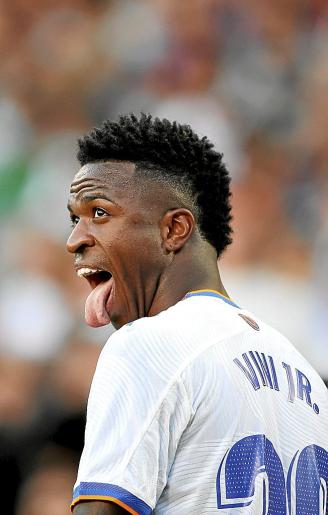 Vinicius saca la lengua en el partido del domingo ante el Barcelona.