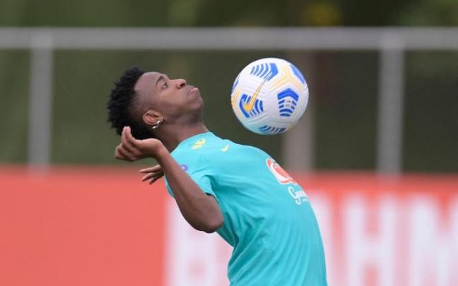 Vinicius durante un entrenamiento. Vinicius durante un entrenamiento.