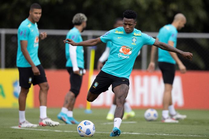 Vinicius Junior durante un entrenamiento con la selección de Brasil