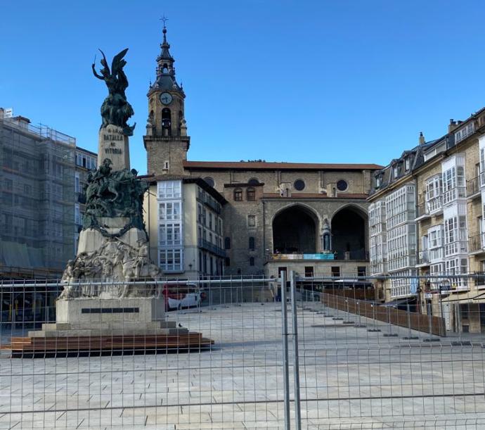 Aspecto de la plaza de la Virgen Blanca en la tarde de este miércoles.