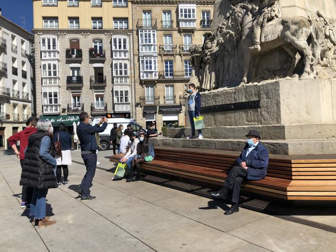 Nuevo banco en el monumento de la Batalla de Vitoria
