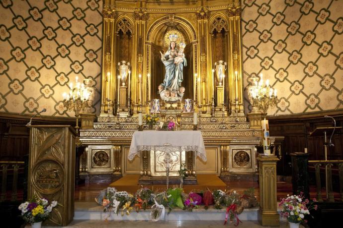 Talla de la Virgen Blanca en la iglesia de San Miguel.