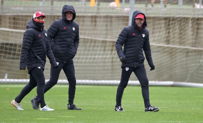 Sergio García, Bruno Uría y Marcelino García Toral, durante el entrenamiento de ayer lunes en Lezama.