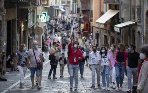El grupo se dirige a la Catedral por la calle Curia