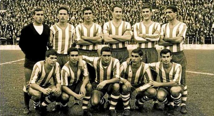 28 de octubre de 1962. Estadio El Molinón. Sporting de Gijón-Deportivo Alavés (3-0). De pie (izda. a dcha.): Espinosa, Basterrechea, 'Teo', Gorospe, Otaegui y Antón. Agachados (izda. a dcha.): 'Aranburu', Achiaga, 'Chechu', Sertucha y Zuazaga.