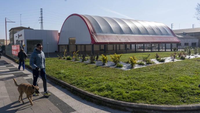 Vista general de la parcela donde se ubicará el nuevo centro comercial de Mercadona.