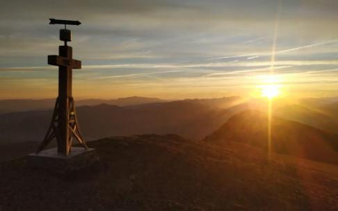 ¿Por qué hay cruces en lo alto de los montes?