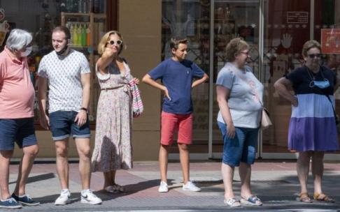 Personas por las calles de Vitoria Personas por las calles de Vitoria