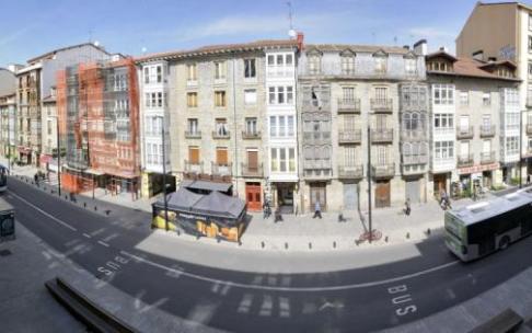 Panorámica de la calle Prado en la intersección con la Plaza de la Virgen Blanca