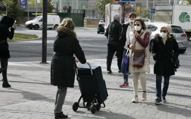 Tránsito de peatones en Vitoria.