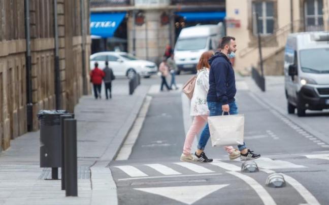 Personas con mascarilla por Vitoria