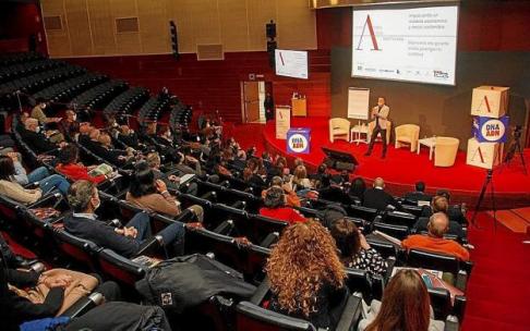 Interior del Palacio Europa durante el Foro Álava Objetivo 2022 organizado por DNA. Foto: Jorge Muñoz