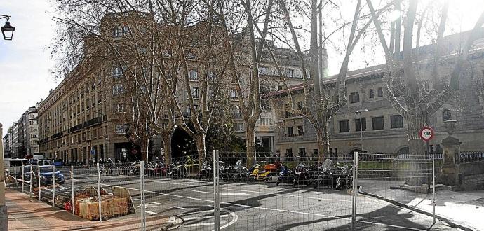 Inicio de las obras de la plaza de la Memoria, en el centro de la ciudad. Foto: Josu Chavarri