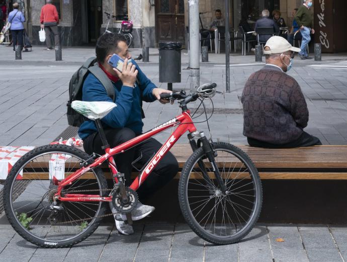 Ambiente callejero en el centro de Vitoria.