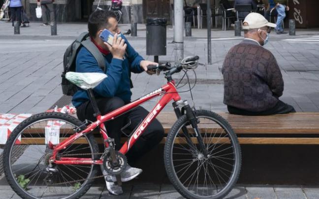 Ambiente callejero en el centro de Vitoria.