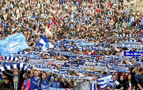 Portadas de los diarios deportivos AS y Marca. Recibimiento en la Virgen Blanca. Foto: DNA