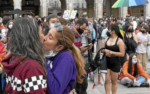 Vitoria ondea la arcoíris