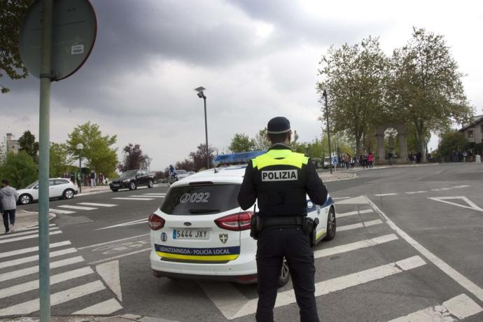Un agente de la Policía Local de Vitoria