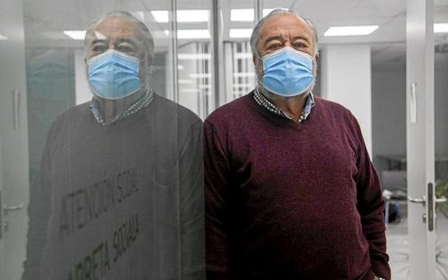 Patxi Ormazabal, en la sede de la asociación gasteiztarra. Foto: J. Muñoz