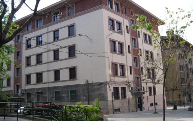 Uno de los edificios que acogen Viviendas Municipales en Bilbao Uno de los edificios que acogen Viviendas Municipales en Bilbao