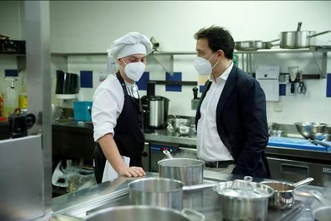 Francis Paniego, presidente del jurado, con el chef, Pablo García.