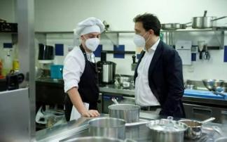 Francis Paniego, presidente del jurado, con el chef, Pablo García.