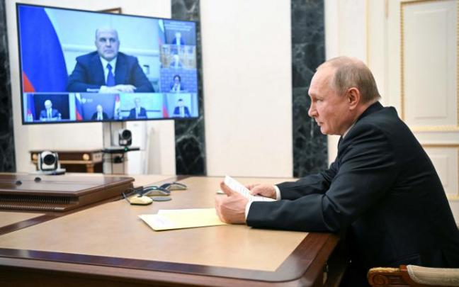 Putin durante una reunión telemática en el Kremlin.