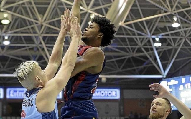Enoch, maltratado por Mahalbasic en los albores, estuvo muy desasistido durante todo el encuentro. Foto: ACB Photo/C. Castro