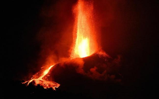 El plan especial de Emergencias Volcánicas ha ordenado la evacuación de un nuevo barrio de Los Llanos de Aridane en La Palma El plan especial de Emergencias Volcánicas ha ordenado la evacuación de un nuevo barrio de Los Llanos de Aridane en La Palma