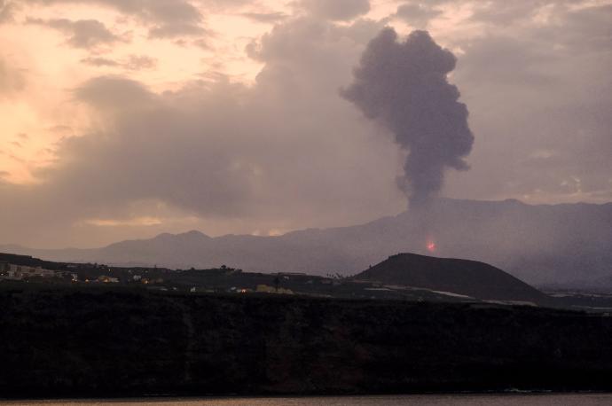 La actividad del volcán se ha detenido a primera hora de a mañana de este lunes