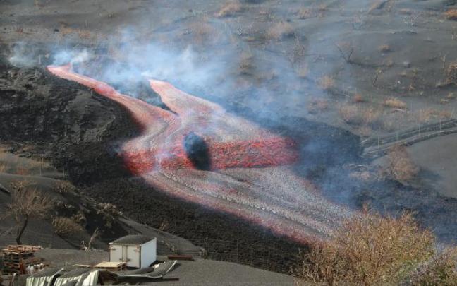 La colada de lava del volcán de Cumbre Vieja. La colada de lava del volcán de Cumbre Vieja.